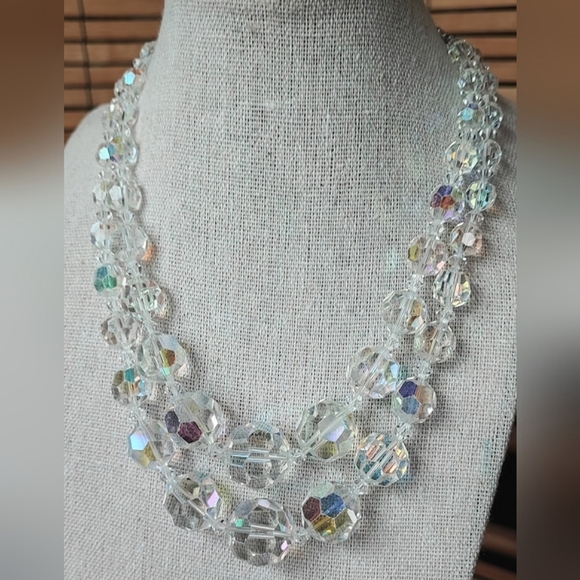 Heavily Faceted Vintage Aurora Borealis Clear Crystal Single Strand Necklace - Picture 9 of 9